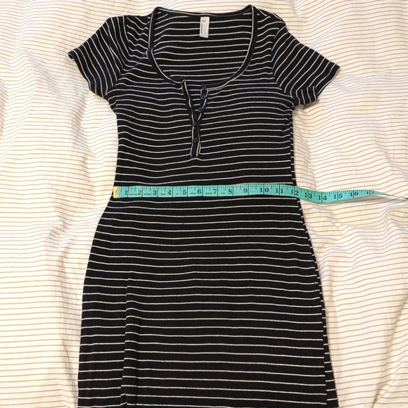 Striped button-front cotton t-shirt dress - Picture 6 of 8